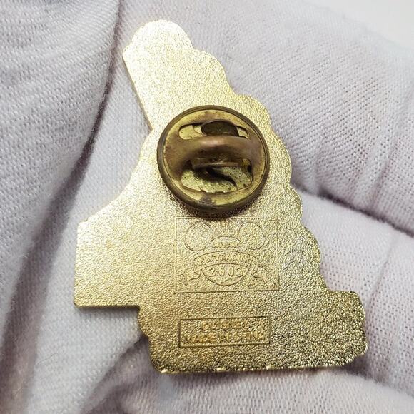 Walt Disney World 100 Years of Magic Pin - Sorcerer Mickey - Picture 5 of 7